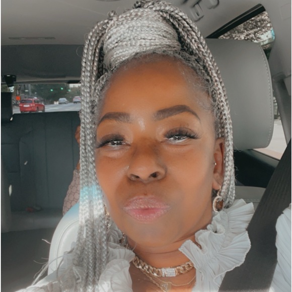 Meet your Posher, Adrianne - Picture 2 of 4